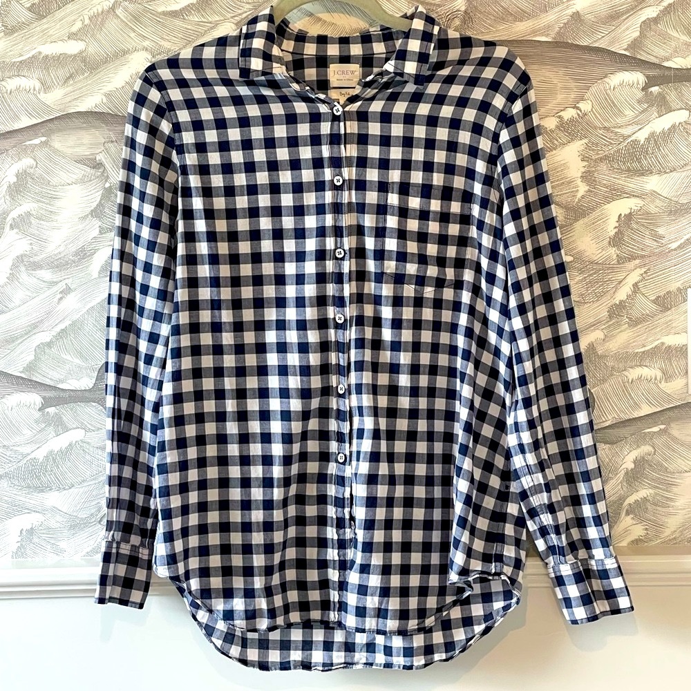 J. CREW women’s blue gingham button down. Size Medium